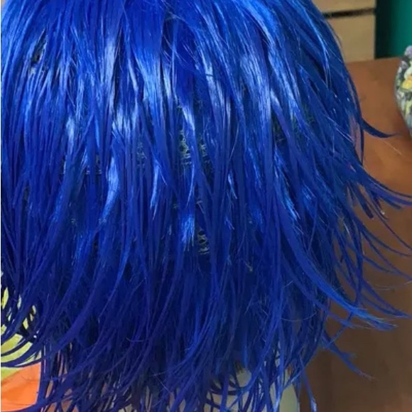 Adjustable blue wig - Picture 3 of 5